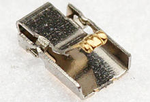 1054390002 - Anti-Snag Spring Clip, 1.50mm Width, Pre-Loaded, 0.25µm Gold (Au) Plating, 0.55mm - 1.05mm Working Range (Height)